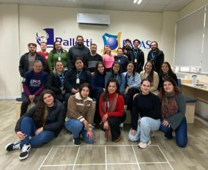 Colaboradores participam de dinâmica sobre cuidado socioemocional
